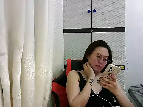 crizzybel online show from 03.17.25