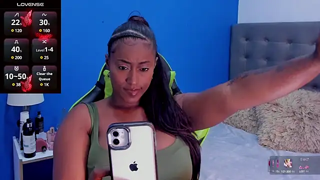 Snapshot of Brunna-Brownn chatting on 12.18.24 Brunna-Brownn online show from 12.18.24