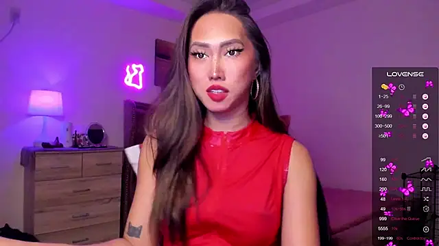 Snapshot of BombshellPH chatting on 12.26.24 BombshellPH online show from 12.26.24