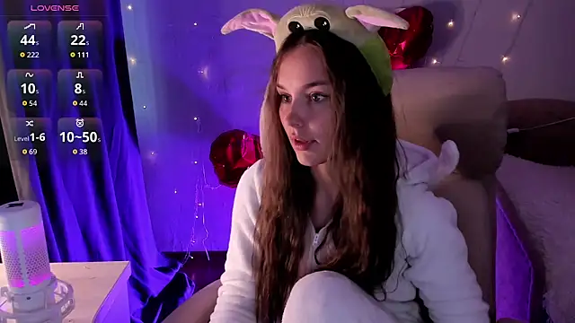 Snapshot of AliceOrlova chatting on 05.29.26 AliceOrlova online show from 05.29.26