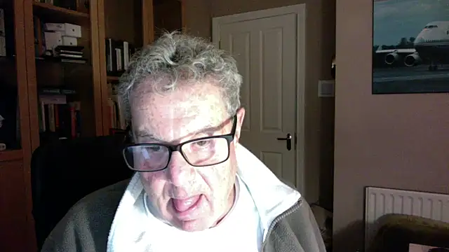 Snapshot of Oldpistolpete chatting on 01.04.25 Oldpistolpete online show from 01.04.25