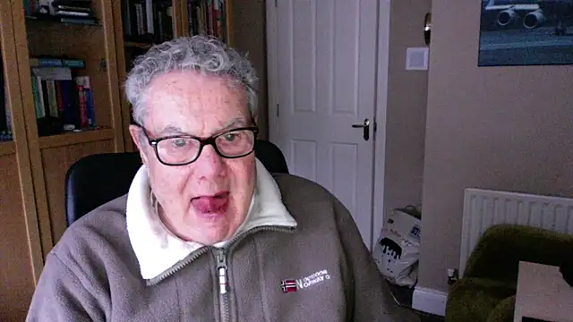 Snapshot of Oldpistolpete chatting on 01.05.25 Oldpistolpete online show from 01.05.25