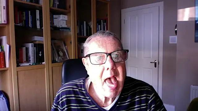 Snapshot of Oldpistolpete chatting on 03.12.25 Oldpistolpete online show from 03.12.25