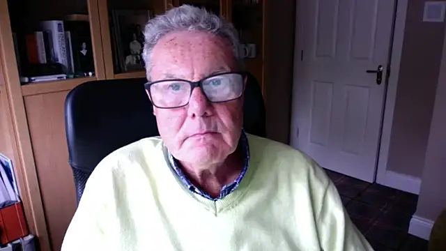 Snapshot of Oldpistolpete chatting on 09.10.25 Oldpistolpete online show from 09.10.25