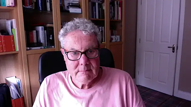 Snapshot of Oldpistolpete chatting on 10.08.25 Oldpistolpete online show from 10.08.25