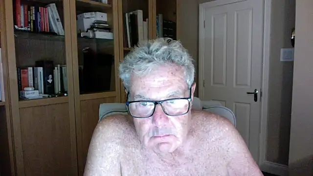 Snapshot of Oldpistolpete chatting on 07.16.26 Oldpistolpete online show from 07.16.26