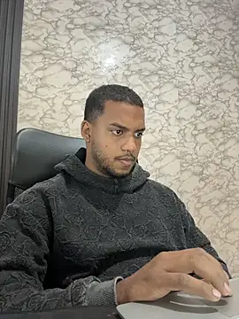 Snapshot of Sandro_xxx chatting on 10.17.25 Sandro xxx online show from 10.17.25