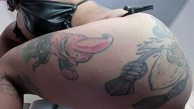 miss vaiolette online show from 02.18.25