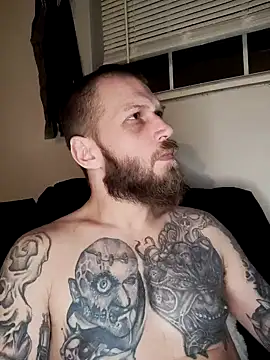 Snapshot of Tatted_Hunk chatting on 01.27.25 Tatted Hunk online show from 01.27.25