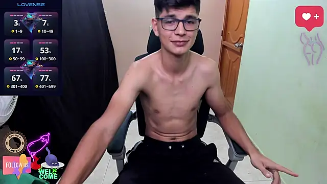 Snapshot of GoldenProject chatting on 11.22.25 GoldenProject online show from 11.22.25