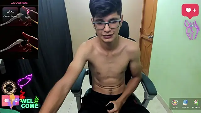 Snapshot of GoldenProject chatting on 11.30.25 GoldenProject online show from 11.30.25