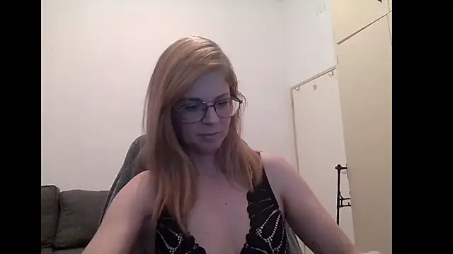 Snapshot of SavannaGirly chatting on 09.24.25 SavannaGirly online show from 09.24.25