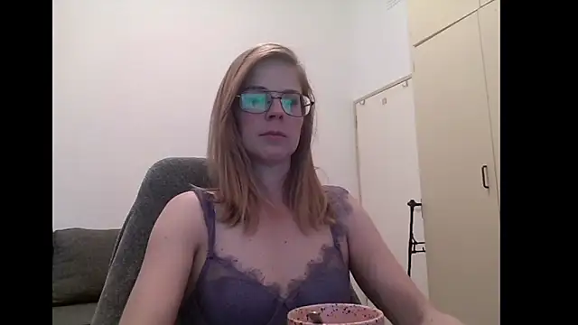 Snapshot of SavannaGirly chatting on 09.25.25 SavannaGirly online show from 09.25.25