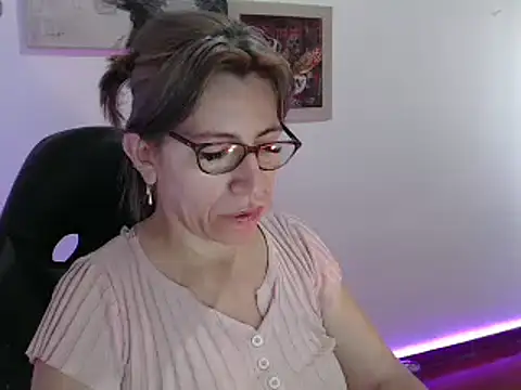 Snapshot of Chayla_Ruiz chatting on 12.19.24 Chayla Ruiz online show from 12.19.24