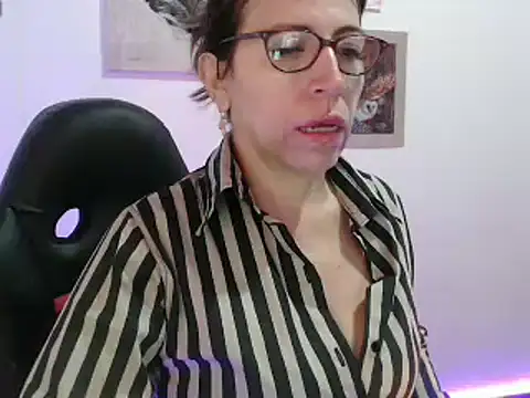 Snapshot of Chayla_Ruiz chatting on 01.05.25 Chayla Ruiz online show from 01.05.25