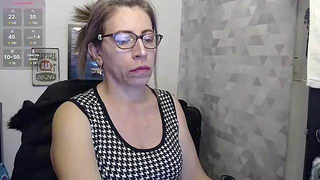 Snapshot of Chayla_Ruiz chatting on 09.12.25 Chayla Ruiz online show from 09.12.25