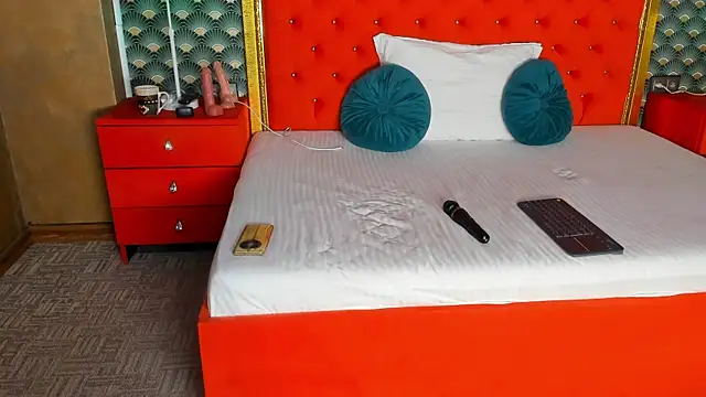 Snapshot of VallerieJones chatting on 10.24.25 VallerieJones online show from 10.24.25