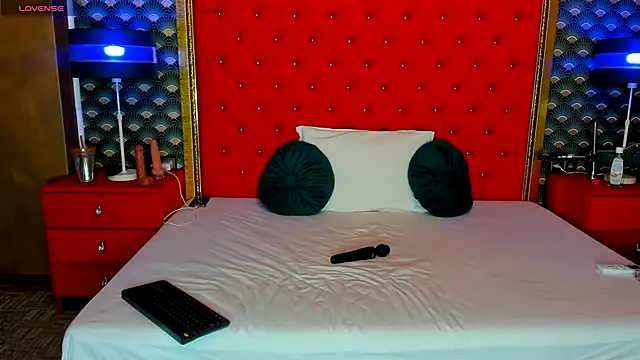 Snapshot of VallerieJones chatting on 11.05.25 VallerieJones online show from 11.05.25