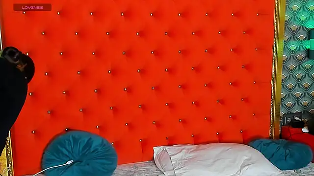 VallerieJones online show from 04.04.26