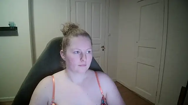 Girlnina-1995 online show from 01.22.25