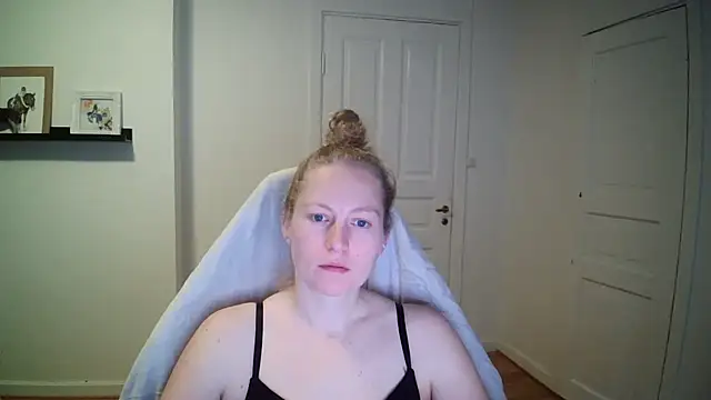 Girlnina-1995 online show from 10.21.25