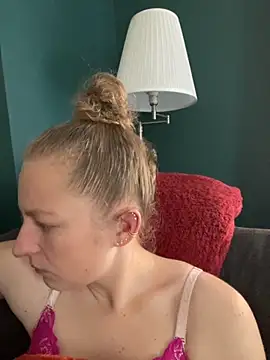 Girlnina-1995 online show from 10.28.25