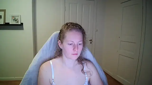 Girlnina-1995 online show from 10.30.25