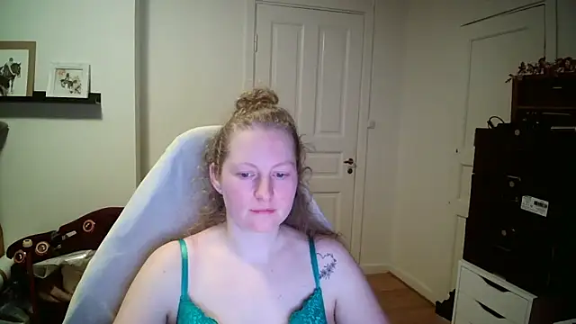 Girlnina-1995 online show from 02.09.26