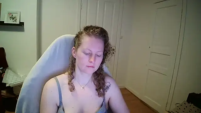 Girlnina-1995 online show from 03.11.26