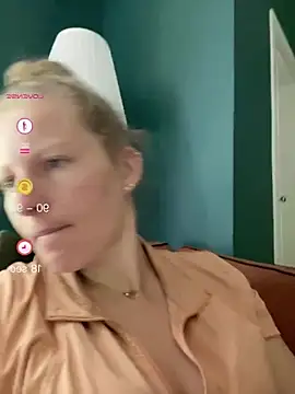 Snapshot of Girlnina-1995 chatting on 06.22.26 Girlnina-1995 online show from 06.22.26