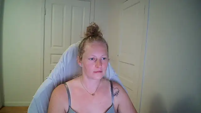 Snapshot of Girlnina-1995 chatting on 07.14.26 Girlnina-1995 online show from 07.14.26