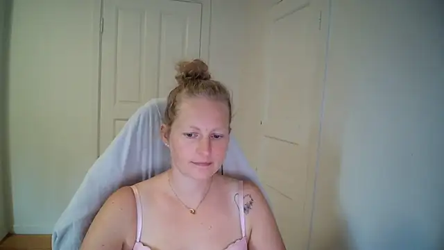 Snapshot of Girlnina-1995 chatting on 07.20.26 Girlnina-1995 online show from 07.20.26