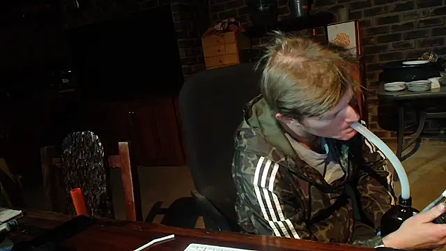 Snapshot of the-billy-blue chatting on 05.22.26 the-billy-blue online show from 05.22.26