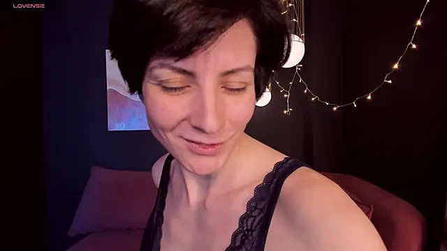 LorenDaze online show from 02.11.25