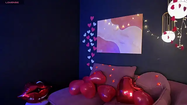 LorenDaze online show from 02.14.25