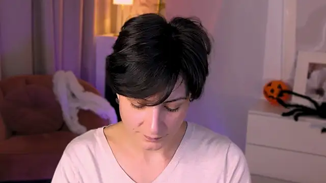 LorenDaze online show from 11.04.25