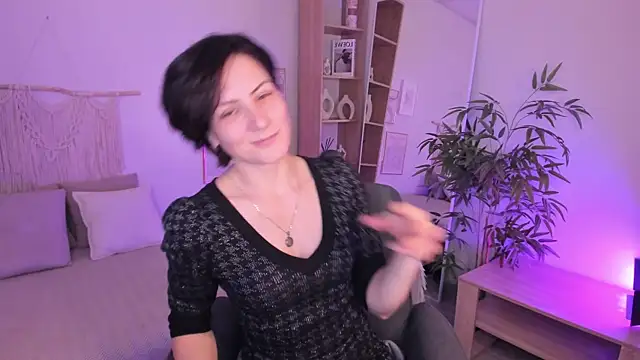 Snapshot of LorenDaze chatting on 12.19.25 LorenDaze online show from 12.19.25