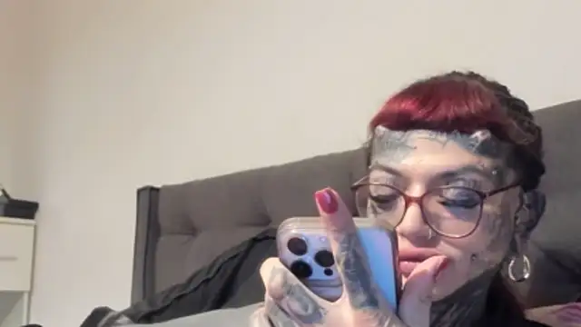 Snapshot of tamarapervert chatting on 04.11.26 tamarapervert online show from 04.11.26