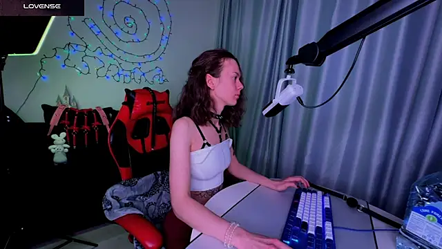 Snapshot of DivineBite chatting on 01.22.25 DivineBite online show from 01.22.25