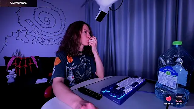 Snapshot of DivineBite chatting on 01.23.25 DivineBite online show from 01.23.25