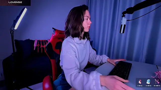 Snapshot of DivineBite chatting on 02.12.25 DivineBite online show from 02.12.25