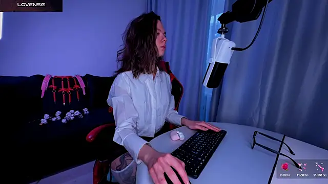 Snapshot of DivineBite chatting on 02.27.25 DivineBite online show from 02.27.25