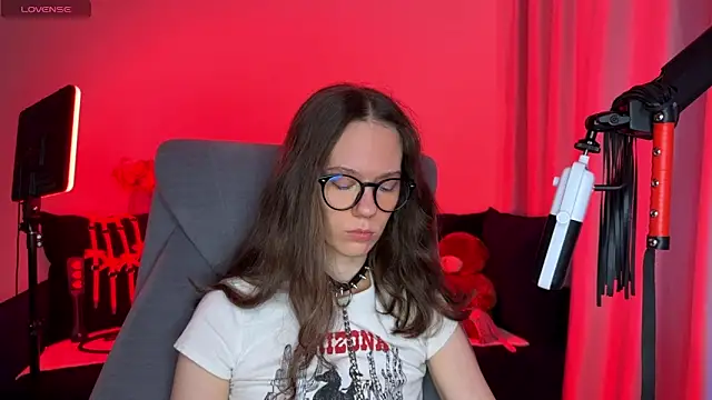 Snapshot of DivineBite chatting on 09.13.25 DivineBite online show from 09.13.25