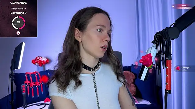 Snapshot of DivineBite chatting on 09.16.25 DivineBite online show from 09.16.25