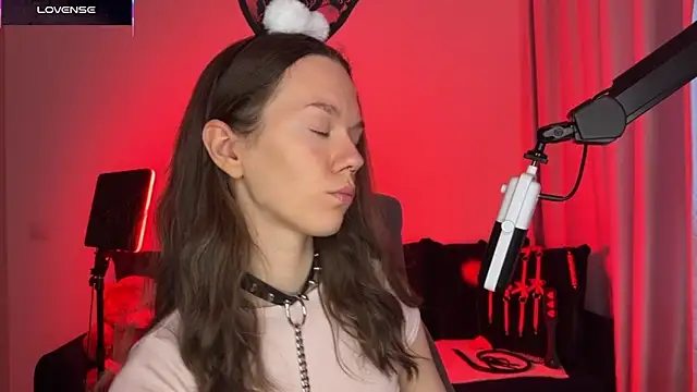 Snapshot of DivineBite chatting on 10.06.25 DivineBite online show from 10.06.25