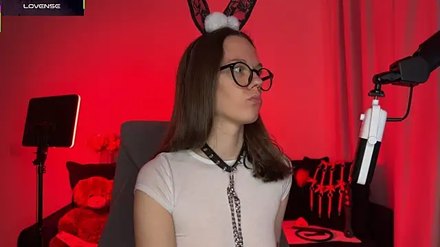 Snapshot of DivineBite chatting on 10.17.25 DivineBite online show from 10.17.25