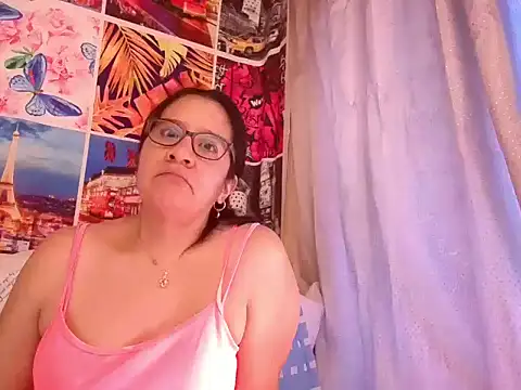 Snapshot of lucianarubi chatting on 12.16.25 lucianarubi online show from 12.16.25