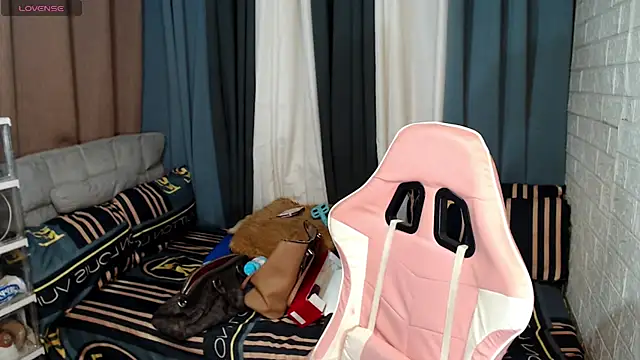 Snapshot of MagnificatMistress chatting on 01.12.25 MagnificatMistress online show from 01.12.25