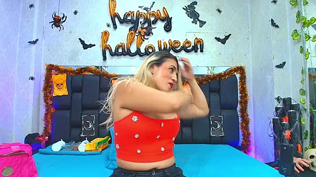 Snapshot of _carolina_fox chatting on 10.16.25 carolina fox online show from 10.16.25