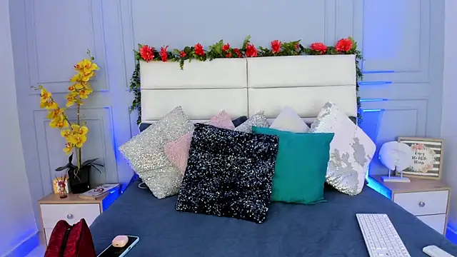 Karlagonzales  online show from 03.18.25